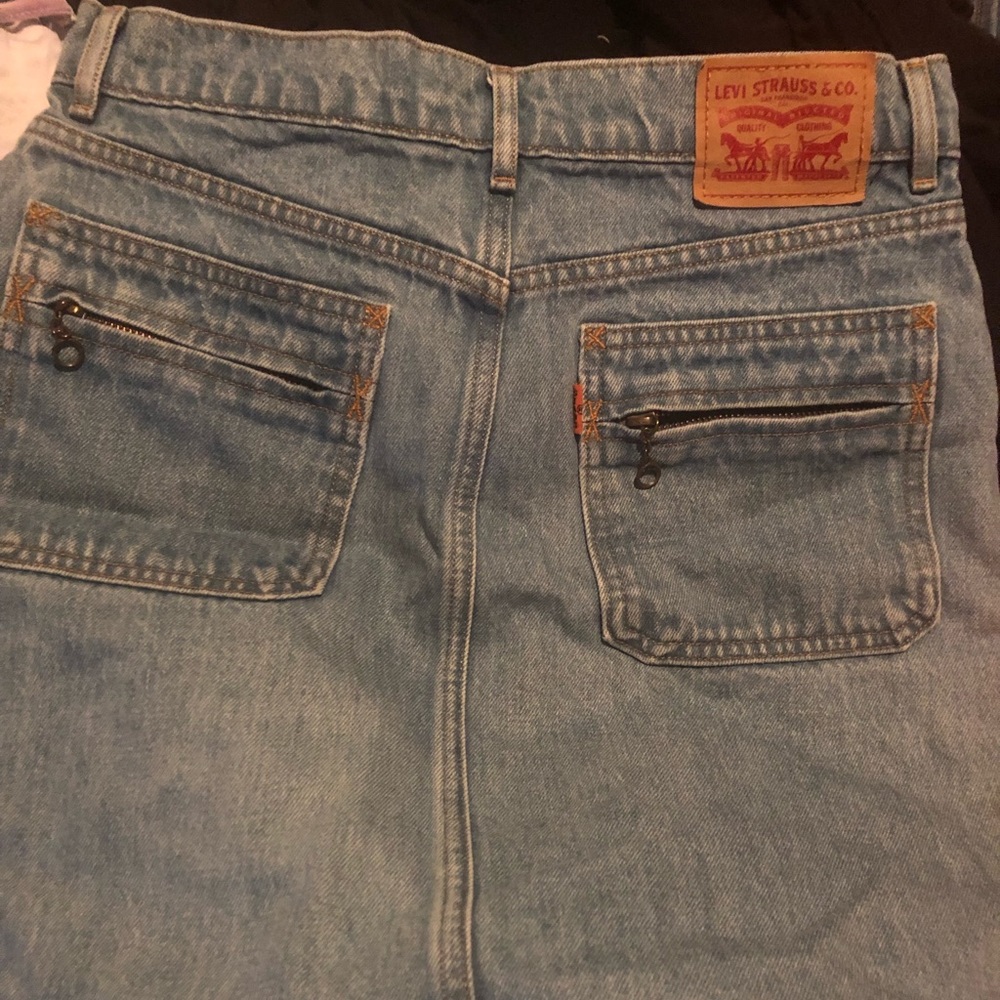 Levi’s mini denim skirt- new without tags size 26 waist.
